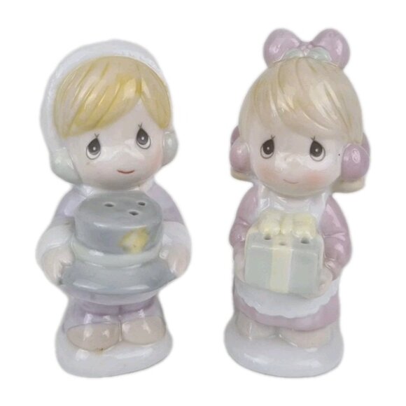 Precious Moments 603376 "Girl Making Snowman" Salt Shakers Vntg +2 Ornament - Picture 2 of 7